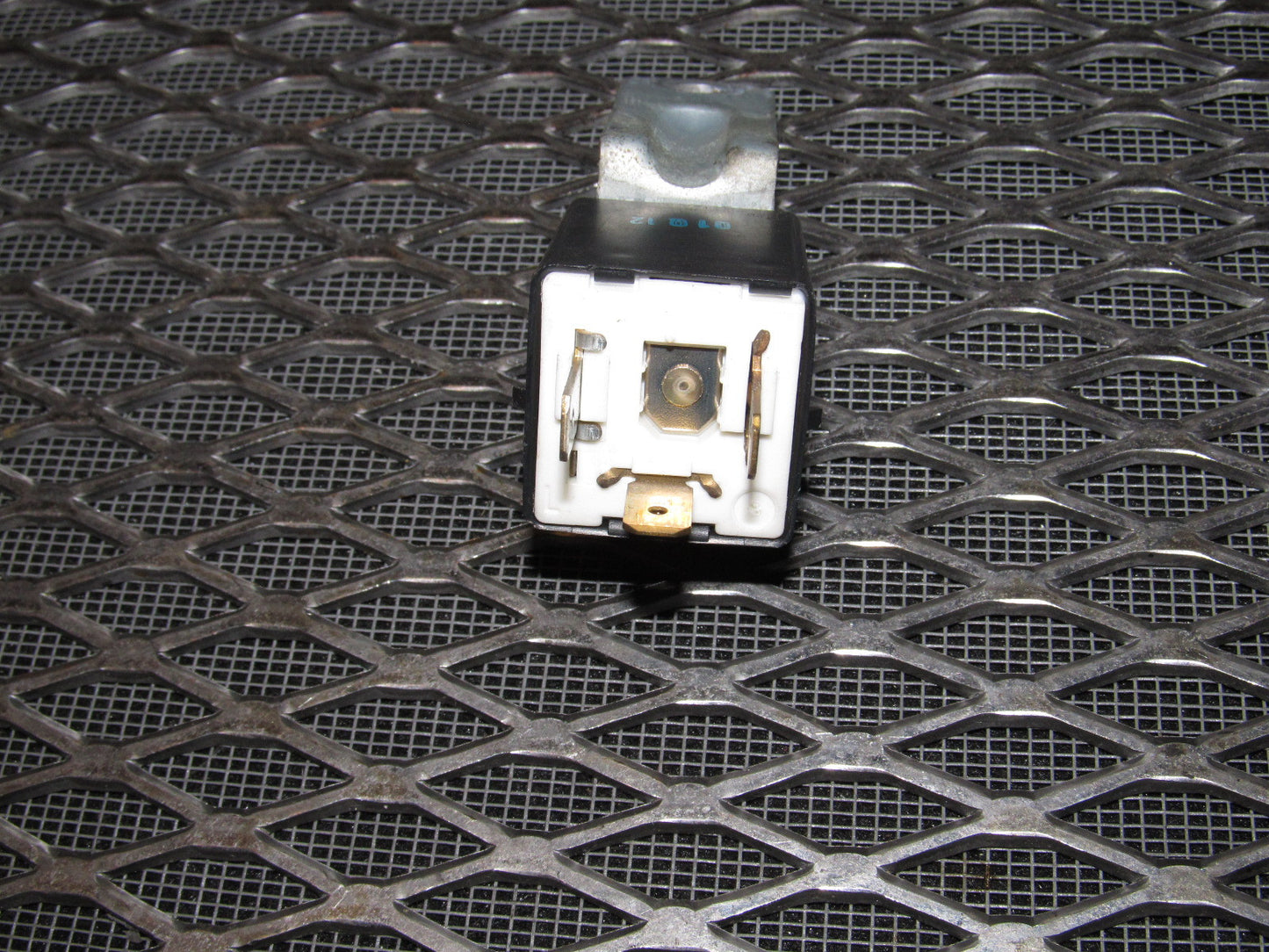 94 95 96 97 Mitsubishi 3000GT OEM Flasher Relay FC257EB