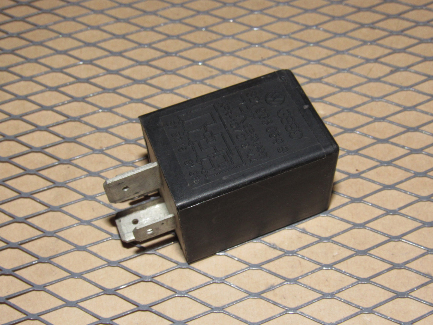 Audi & Volkswagen Relay (62)  321 906 059 G