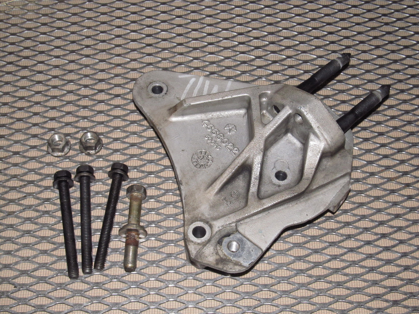 97 98 99 Mitsubishi Eclipse OEM Engine Motor Mount Bracket - Right - NA 2.0L