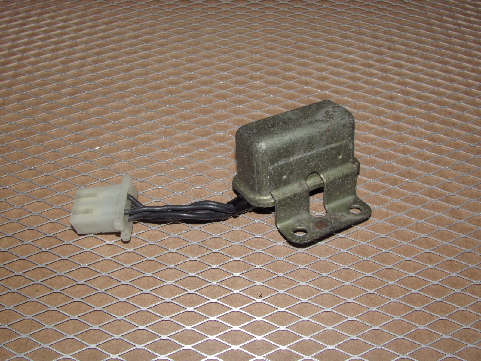 70 71 72 73 Datsun 240z OEM Relay Rear Defogger Defroster Relay 25230 N3000