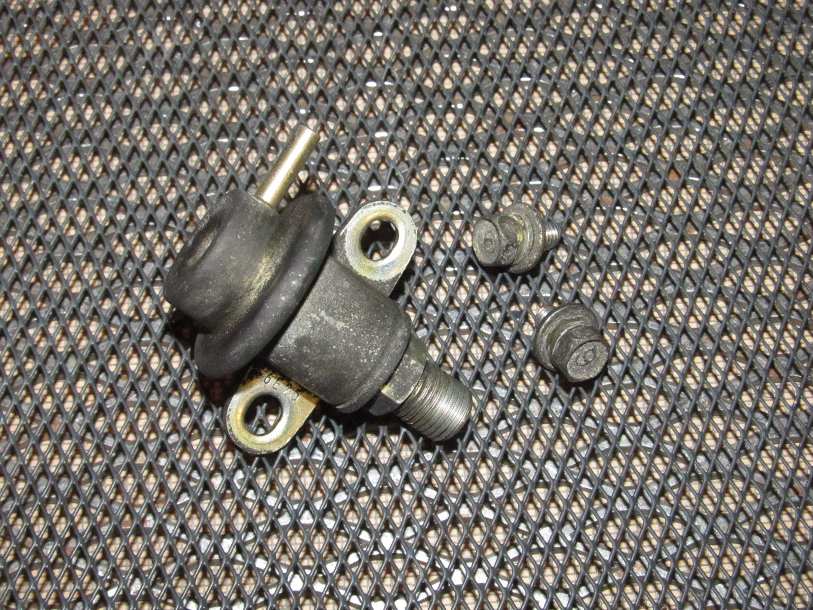 85 86 Toyota MR2 OEM Fuel Rail Fuel Regulator