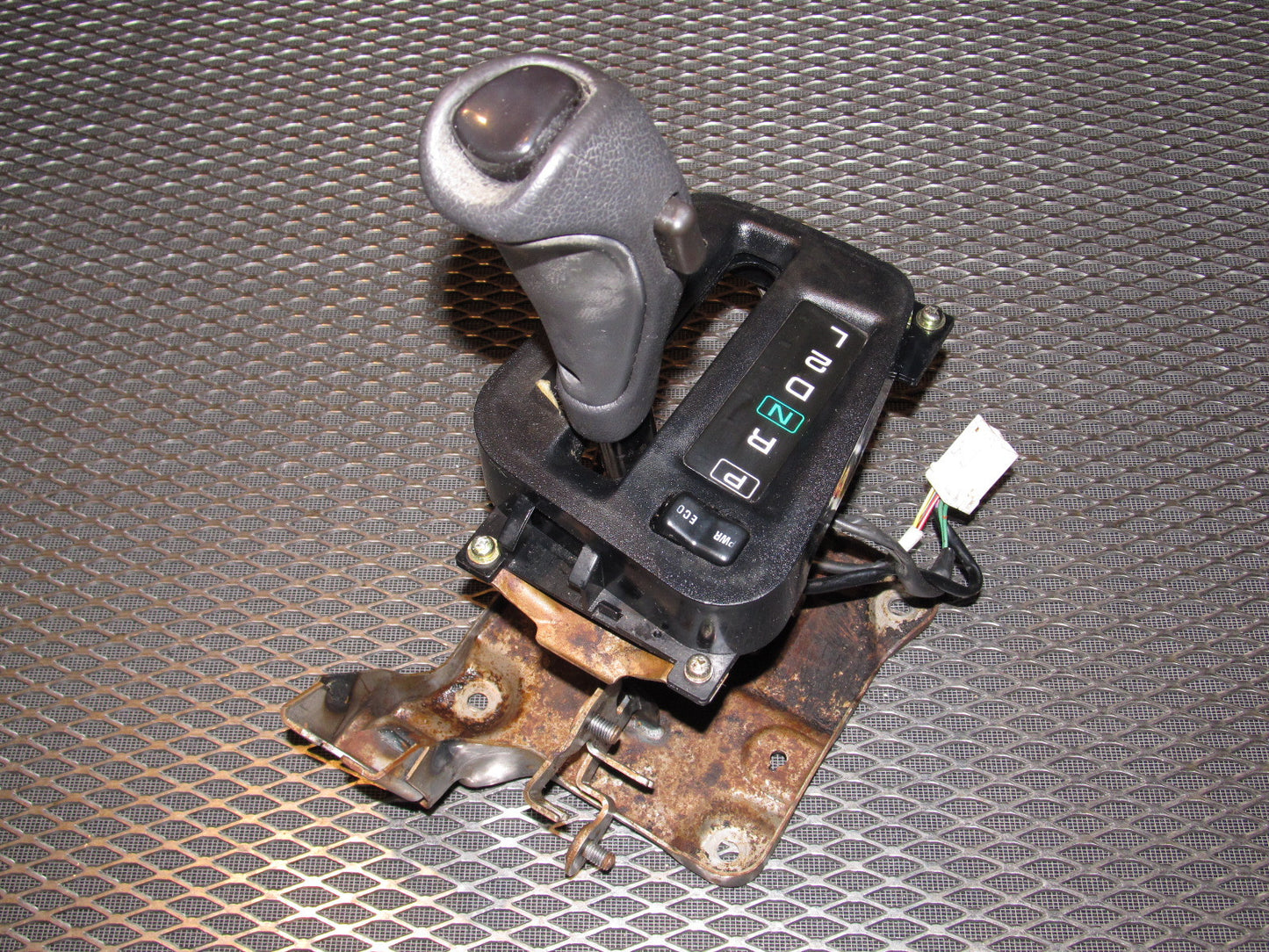 94 95 96 97 Mitsubishi 3000GT OEM A/T Shifter Assembly