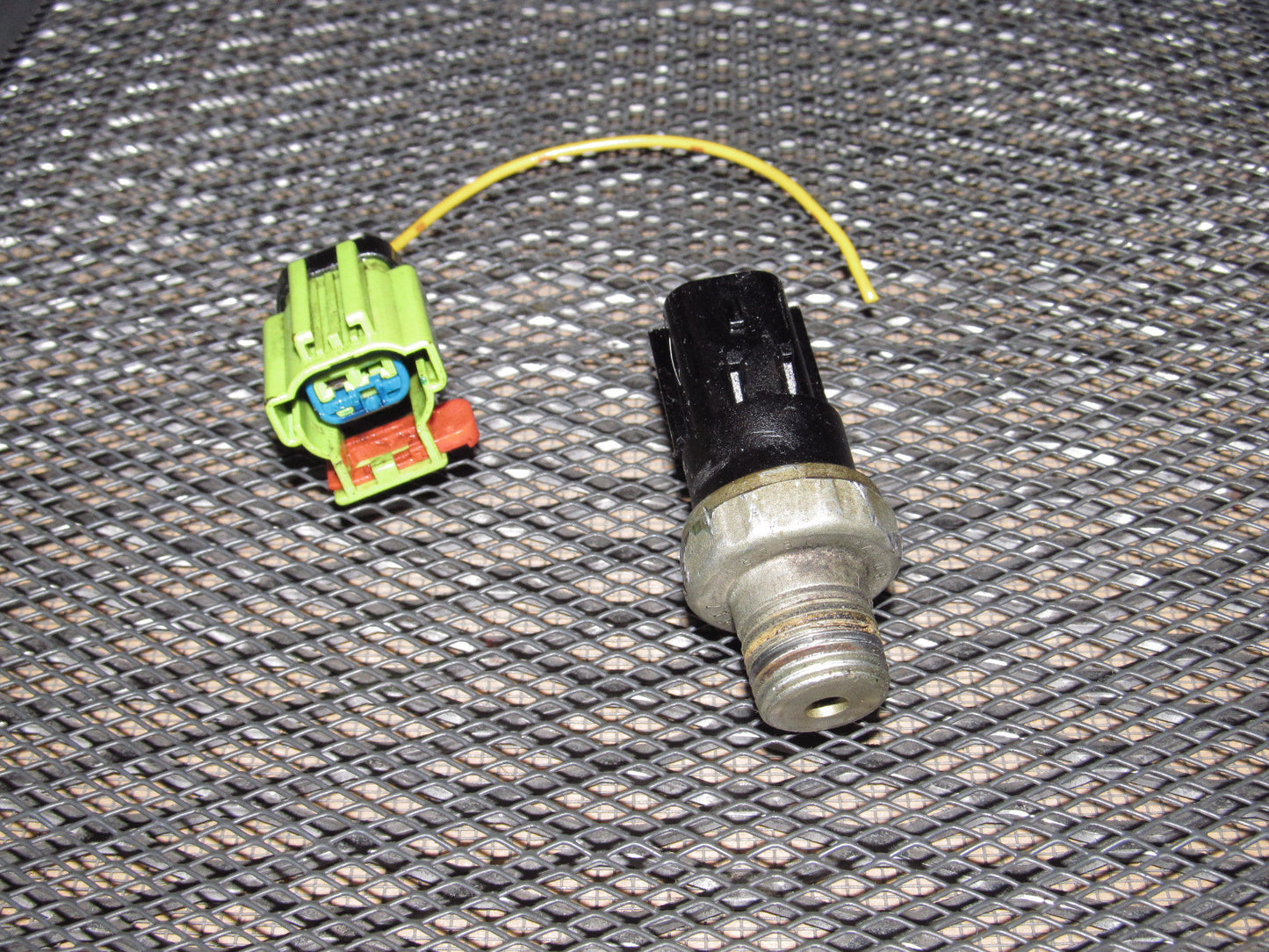 97 98 99 Mitsubishi Eclipse OEM Engine Oil Pressure Switch - 2.0 NA