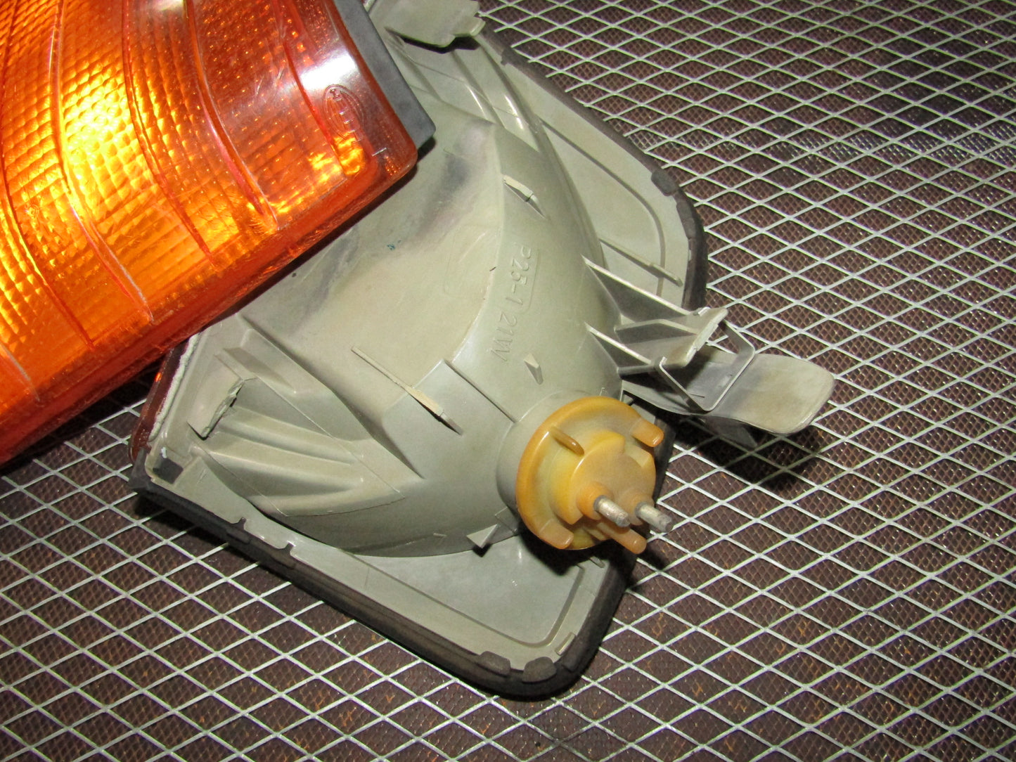 86-93 Mercedes Benz 300E OEM Front Turn Signal Light Bulb Socket - Left