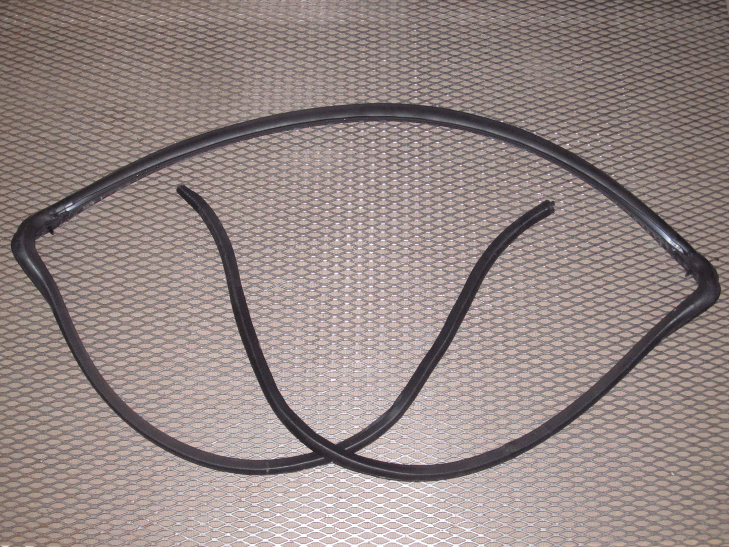 94 95 96 97 Mazda Miata OEM Front Windshield Weather Rubber Seal Stripping