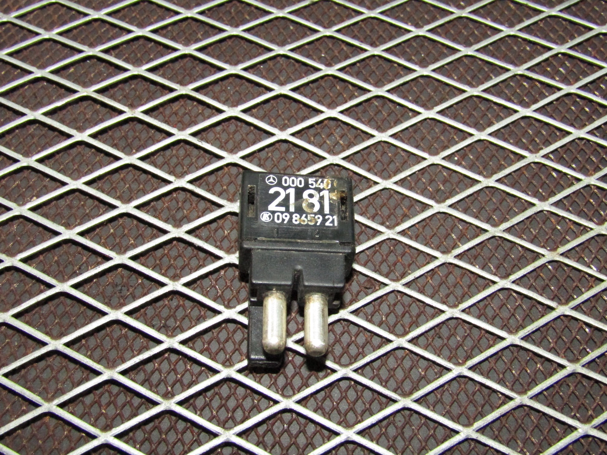 86-93 Mercedes Benz 300E OEM Relay Resistor 000 540 21 81