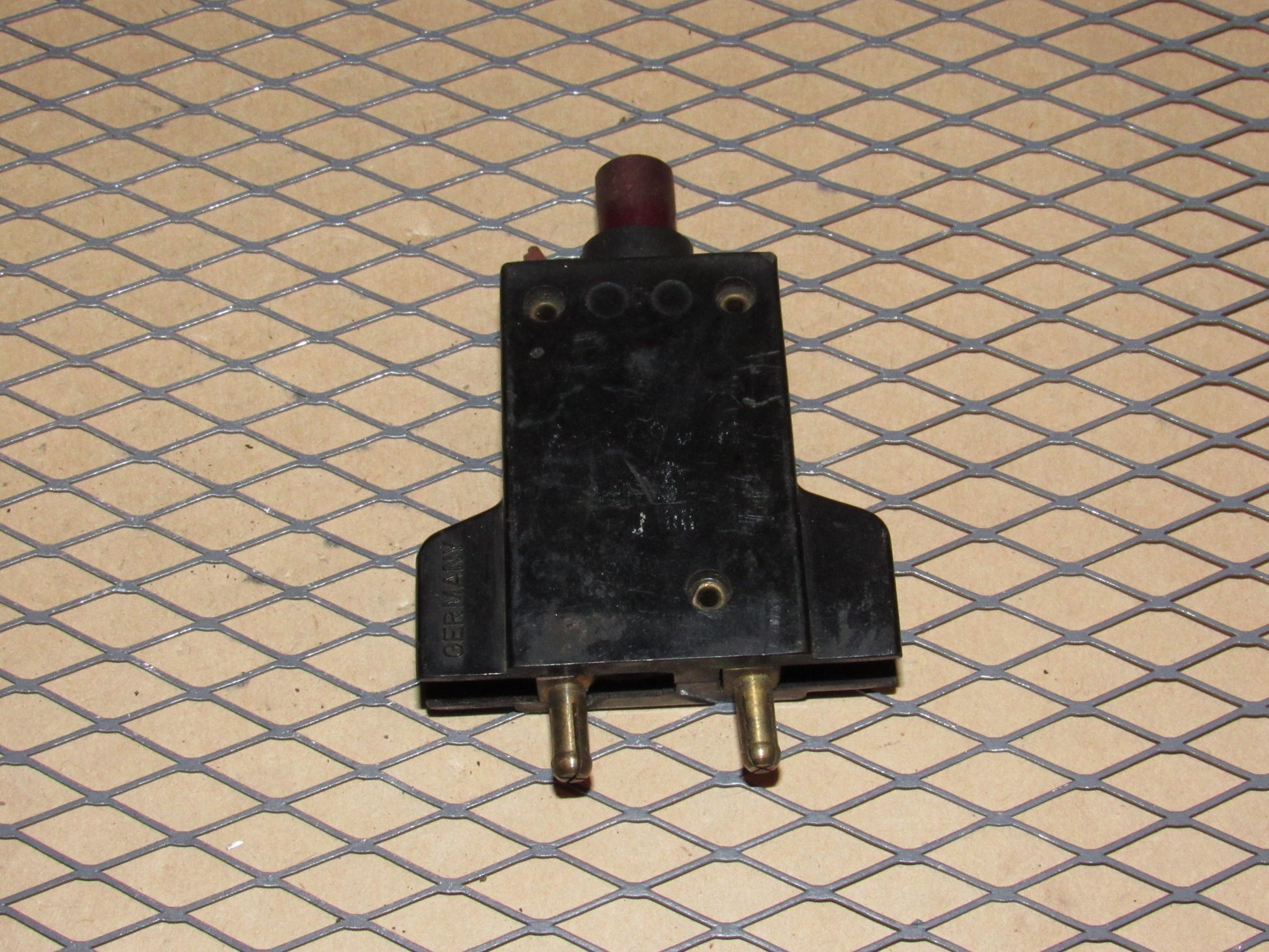 77-95 Mercedes Benz T1 Van Fuse Circuit Breaker 15a E-T-A 240VAC