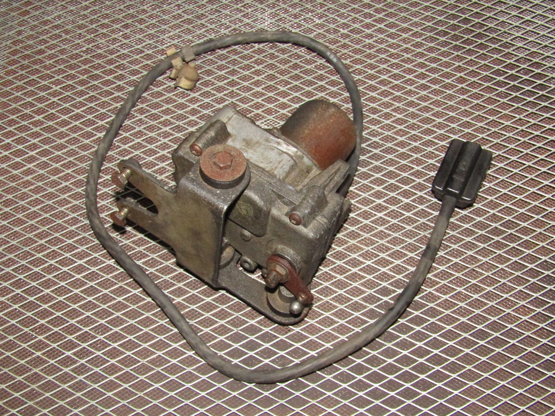 86-93 Mercedes Benz 300E OEM Cruise Control Actuator Motor