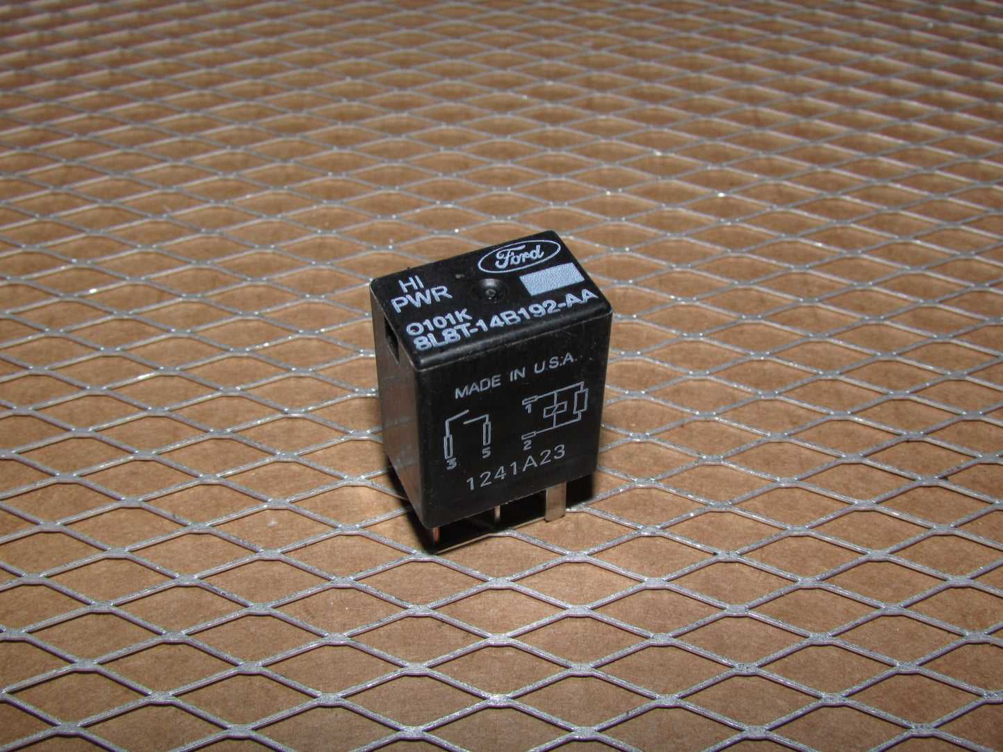 Ford Relay 8L8T-14B192-AA