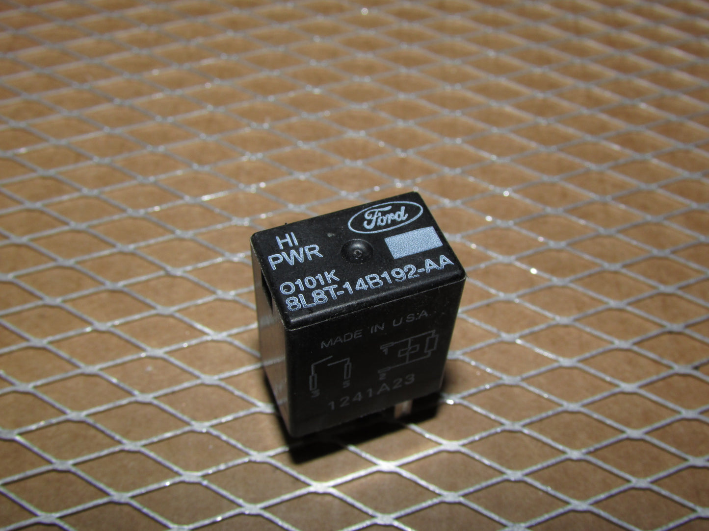 Ford Relay 8L8T-14B192-AA