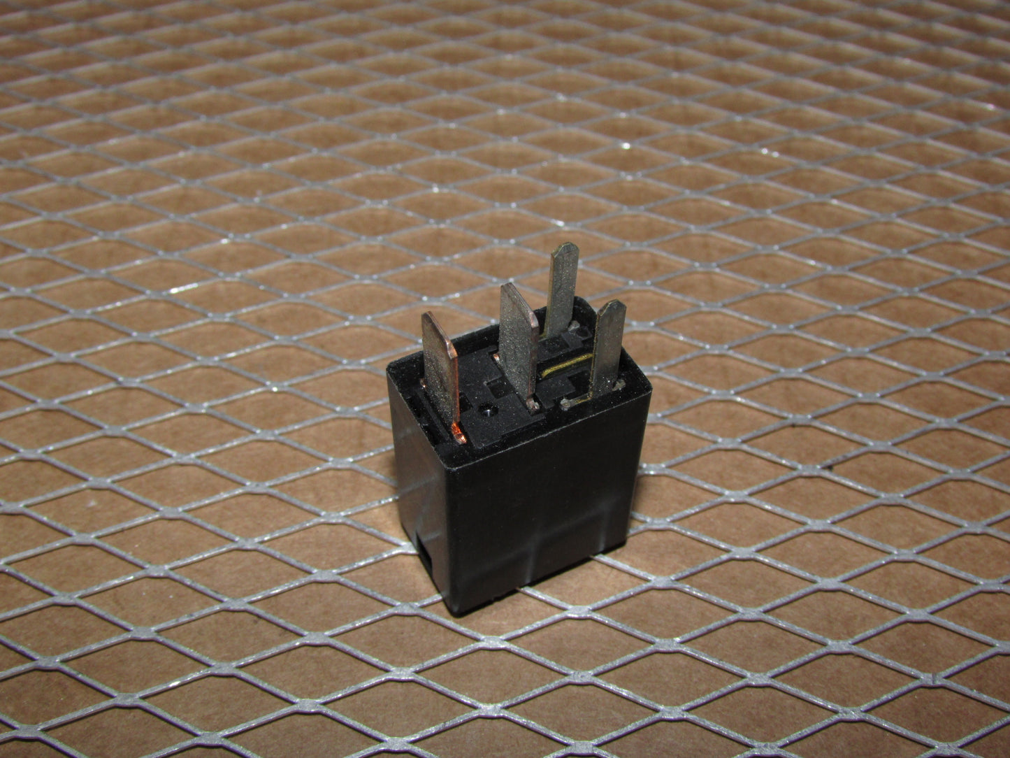 Ford Relay 8L8T-14B192-AA