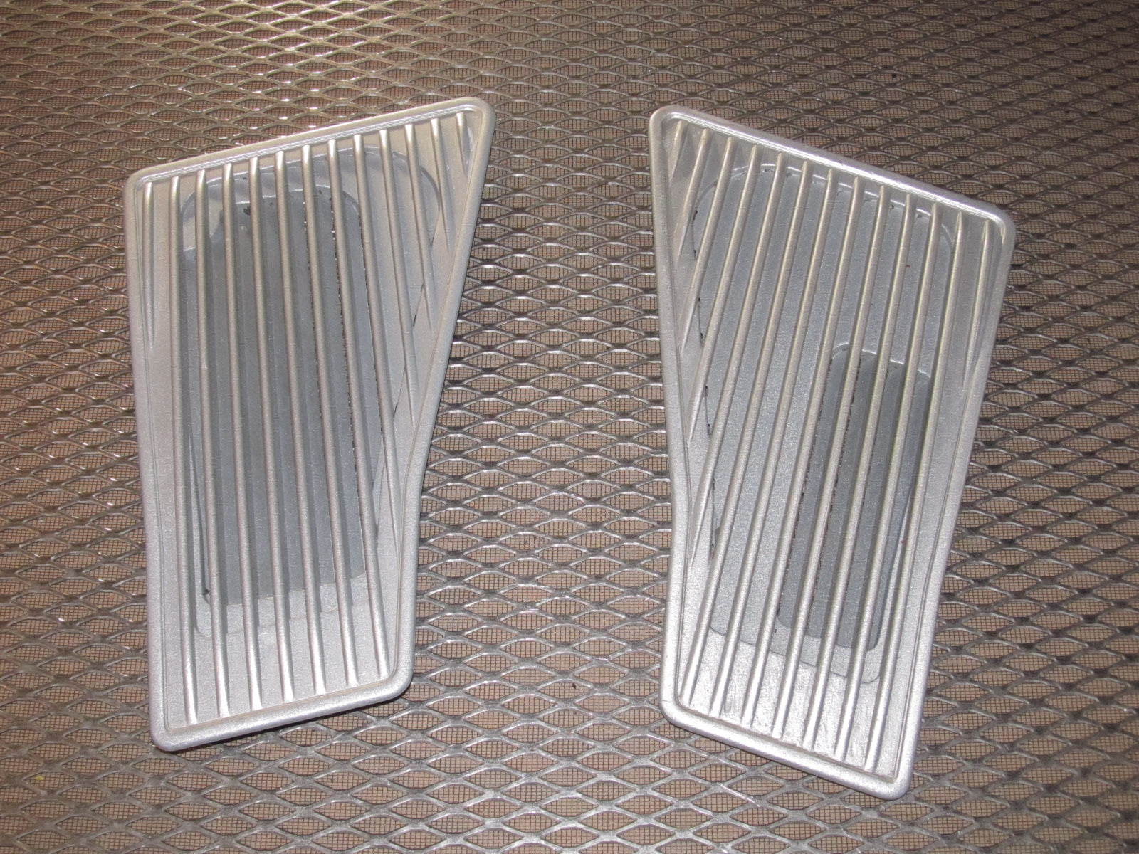 79 80 Datsun 280zx OEM Hood Grille Vent