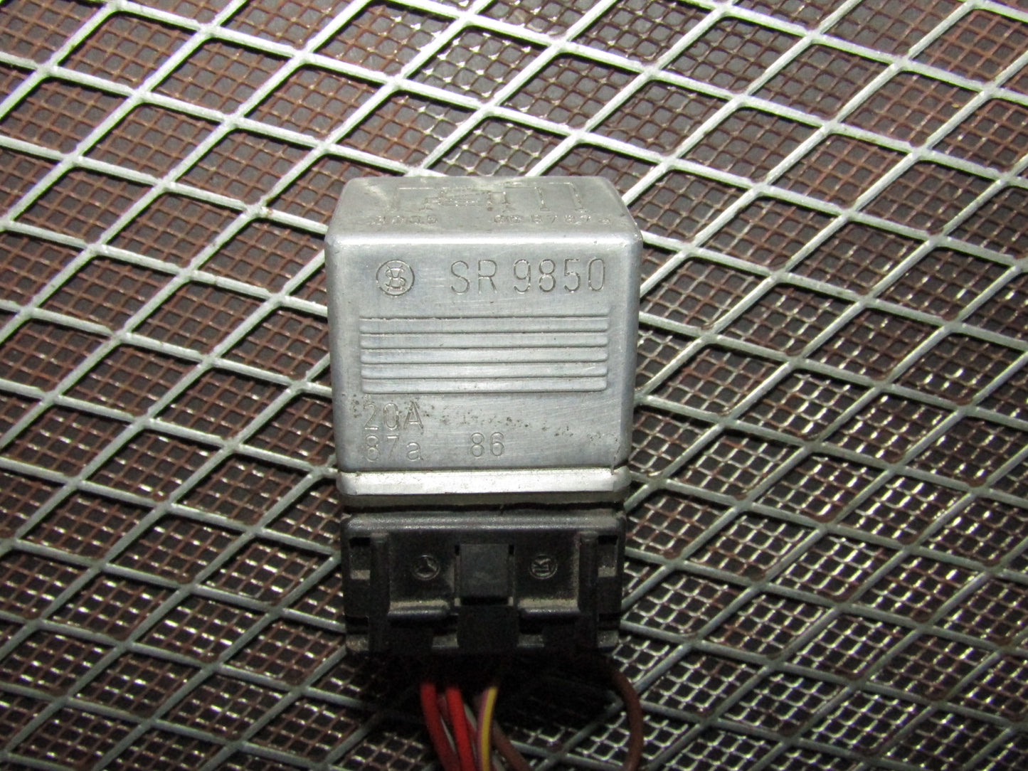 86-93 Mercedes Benz 300E OEM Relay 001 542 02 19