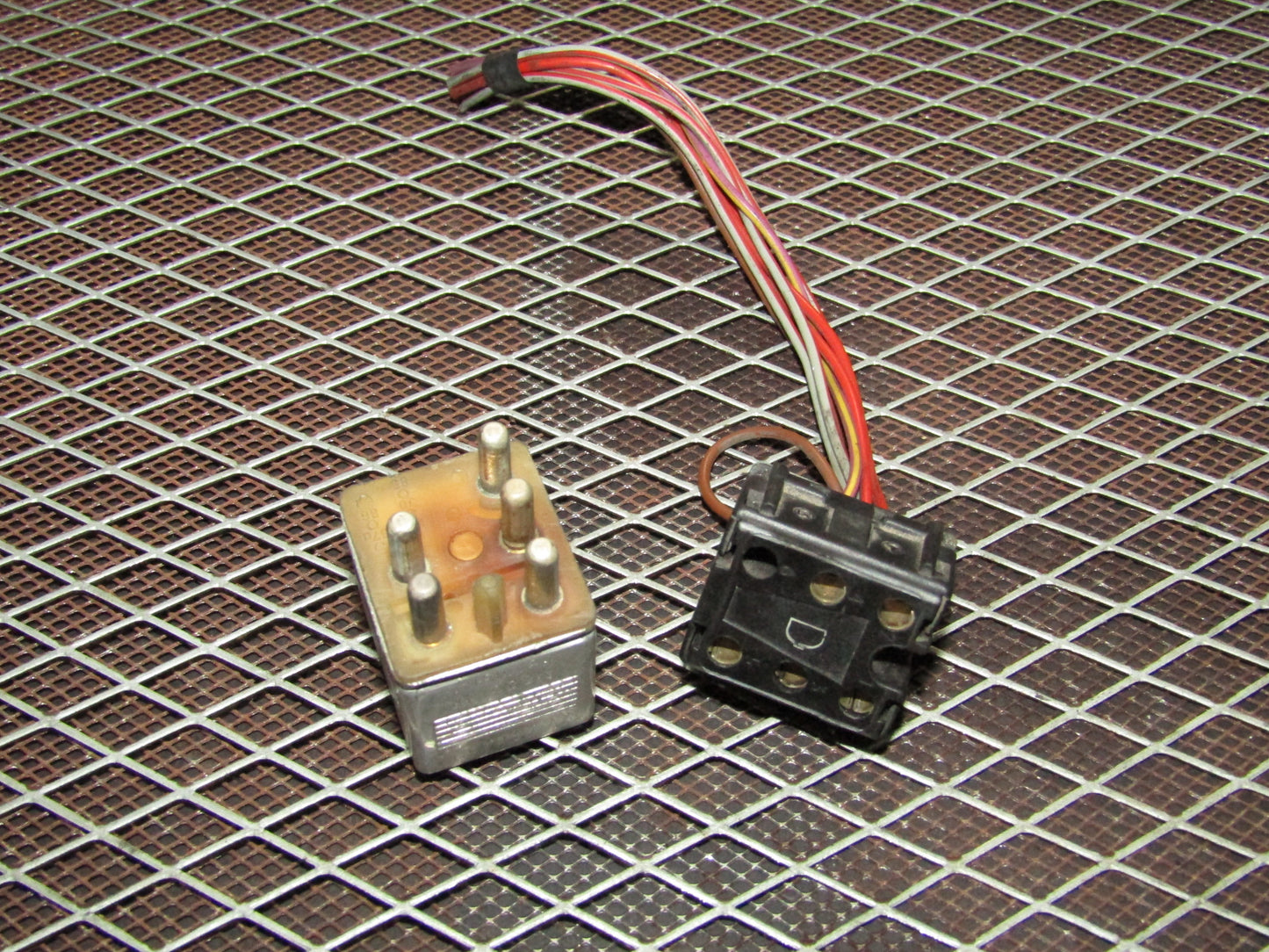 86-93 Mercedes Benz 300E OEM Relay 001 542 02 19