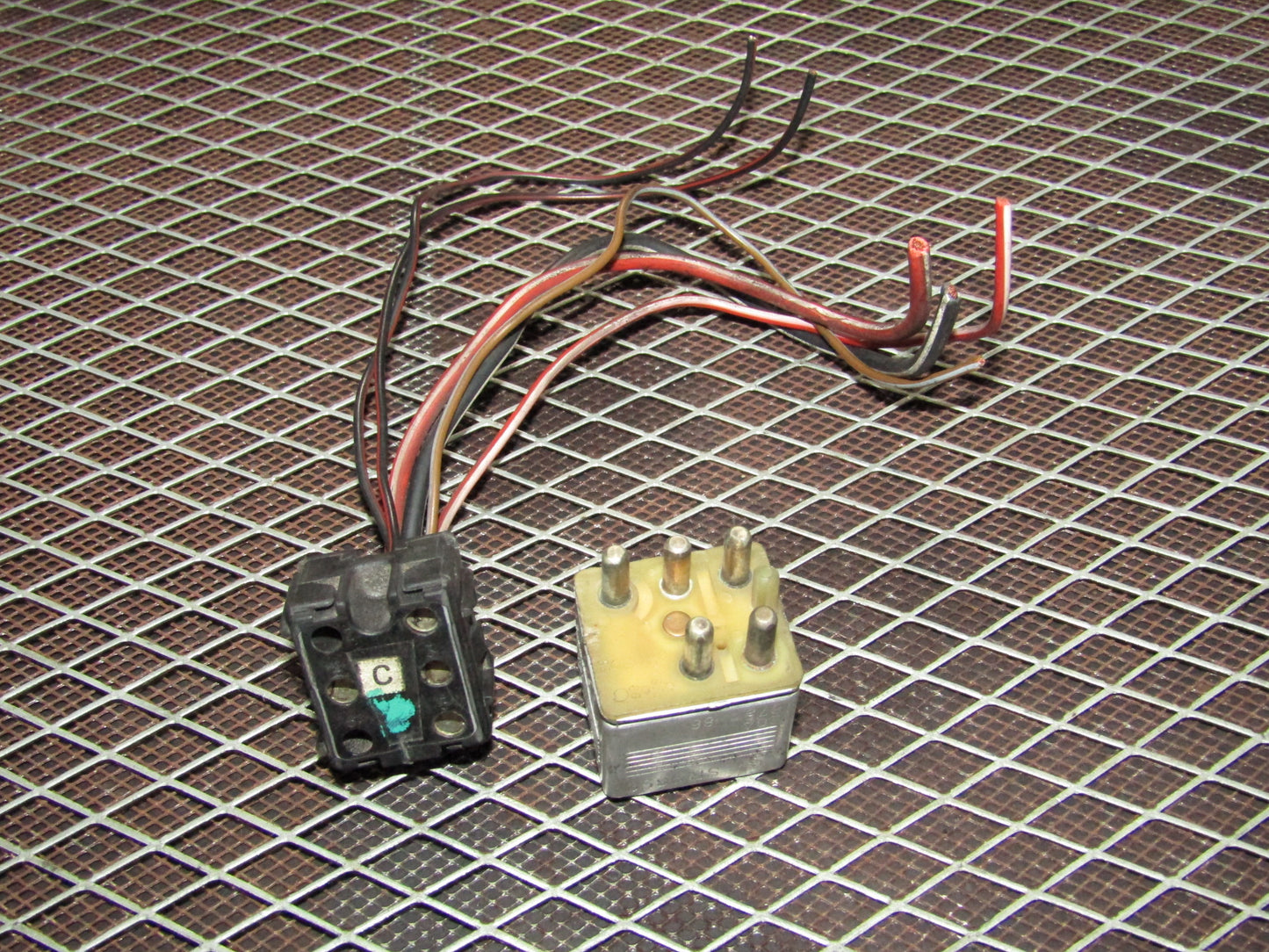 86-93 Mercedes Benz 300E OEM Relay 001 542 02 19