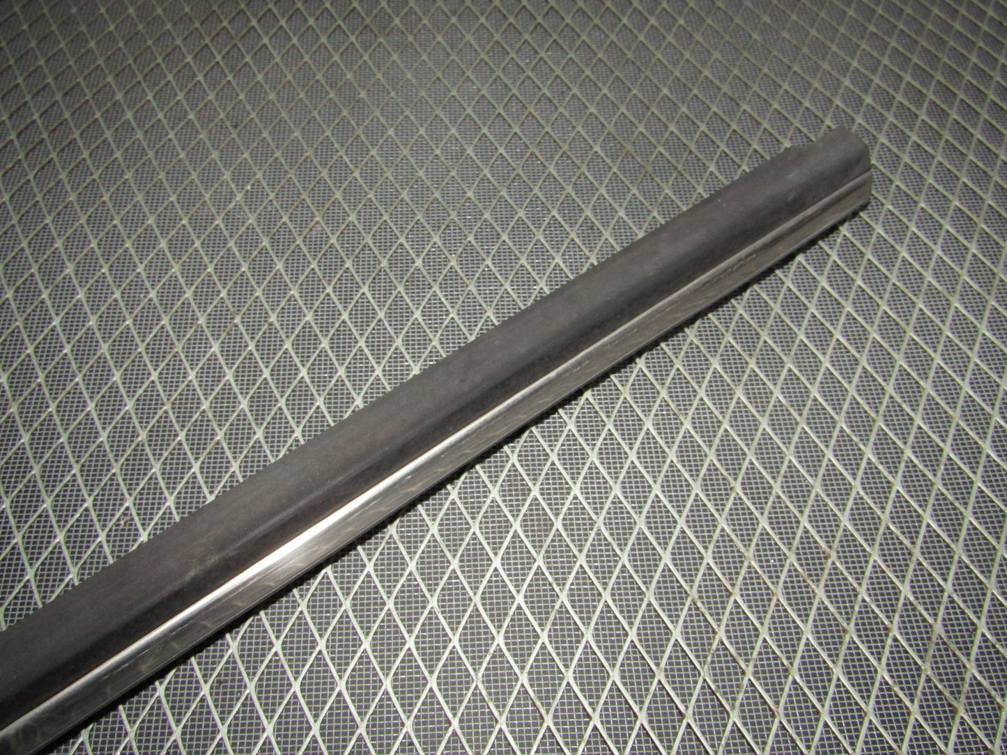 92 93 94 95 96 Toyota Camry Sedan Rear Exterior Door Window Guide Moulding - Left