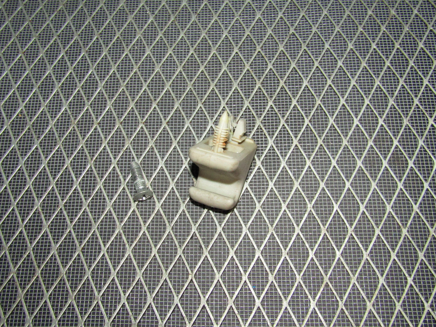 92 93 94 95 96 Toyota Camry OEM Sun Visor Holder Clip