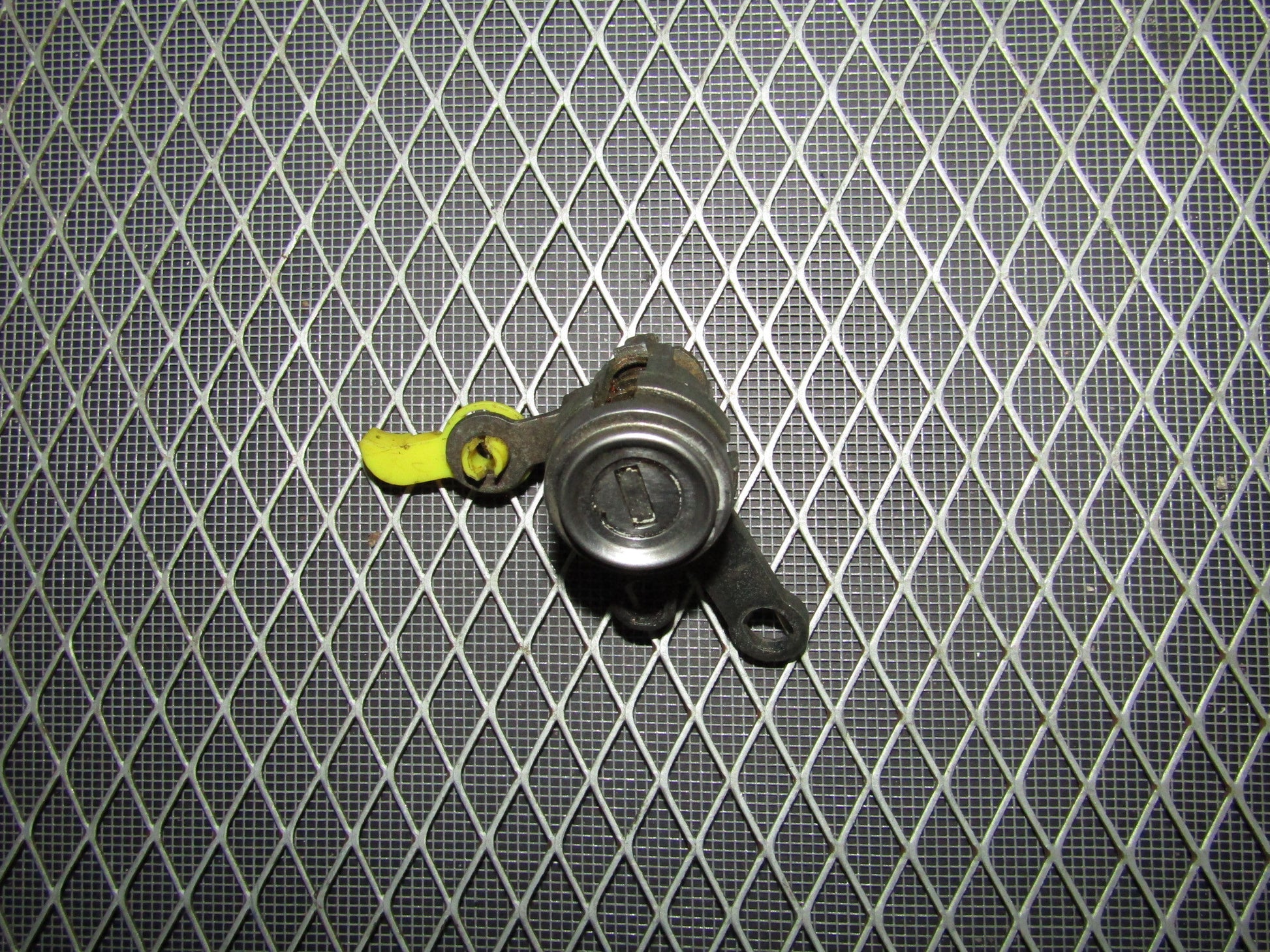 92-96 Toyota Camry Sedan OEM Front Door Lock Cylinder Tumbler - Left