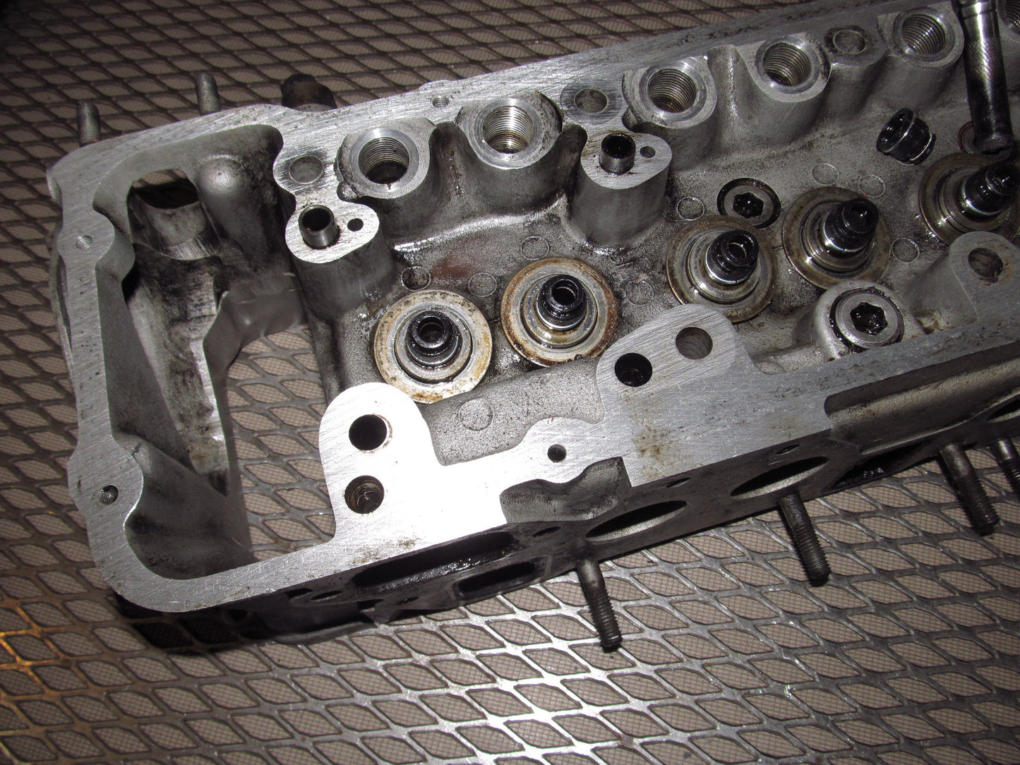 72 73 Datsun 240z OEM 2.4L E88 Engine Cylinder Head