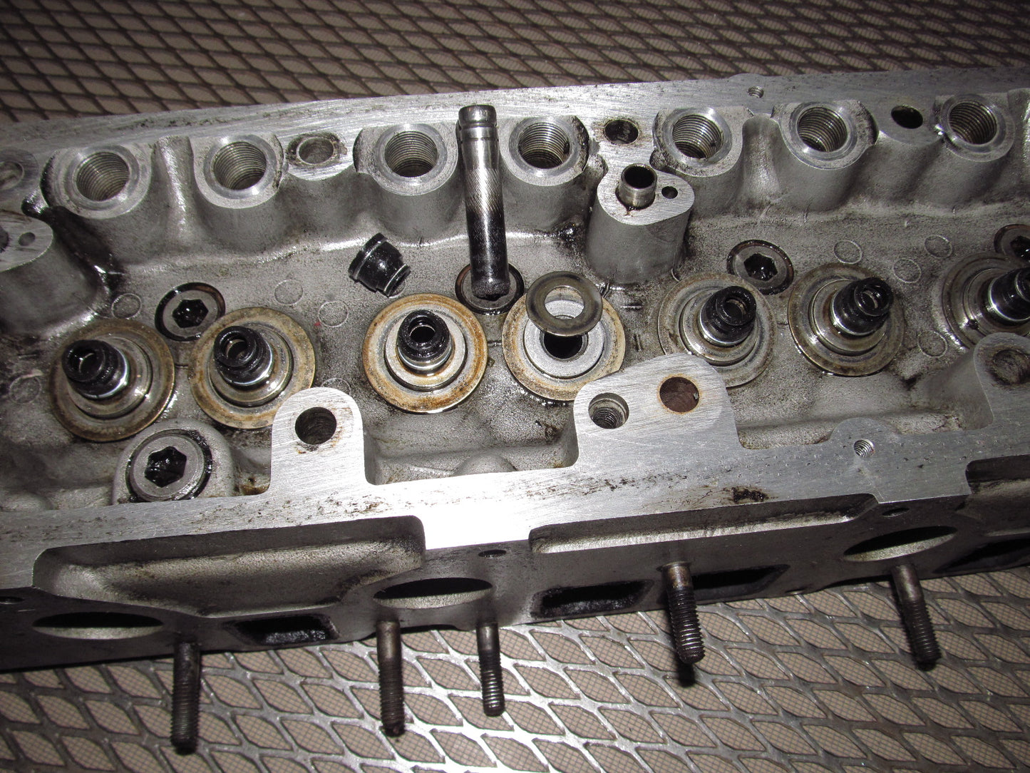 72 73 Datsun 240z OEM 2.4L E88 Engine Cylinder Head