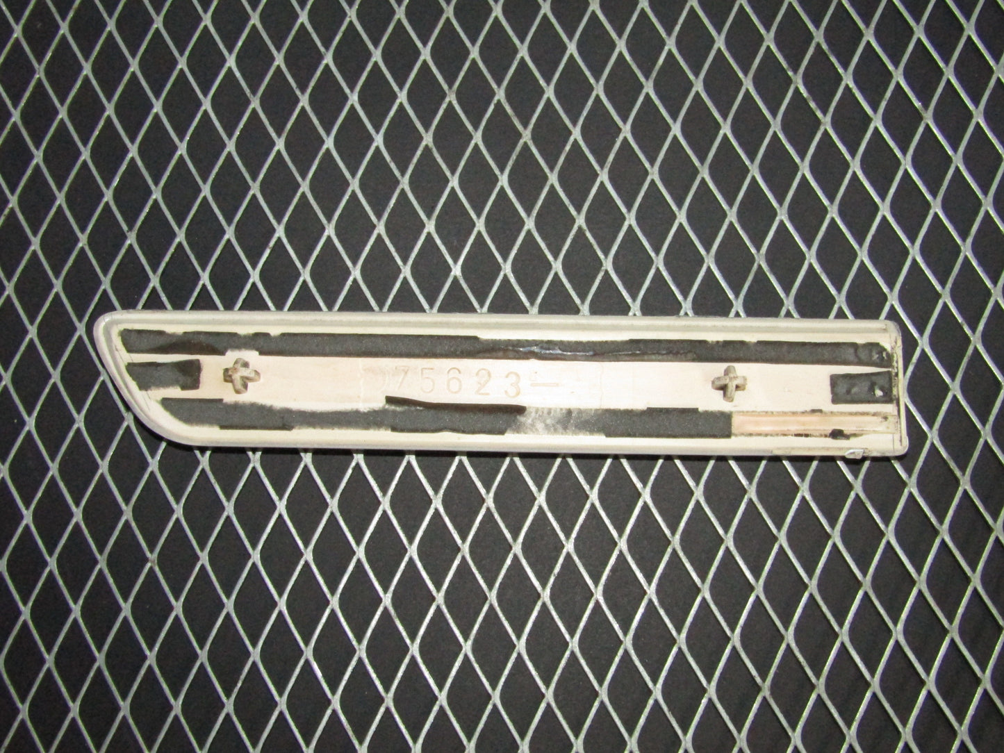 92-96 Toyota Camry OEM Fender Moulding - Front Right