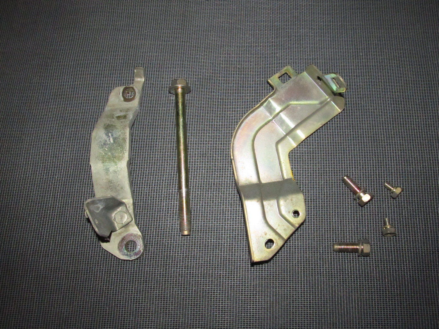 03 04 Infiniti G35 Sedan OEM Alternator Bracket