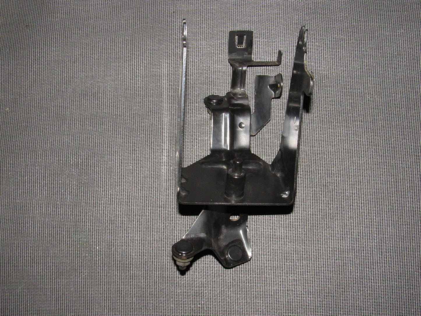 03 04 Infiniti G35 Sedan OEM ABS Motor Actuator Bracket