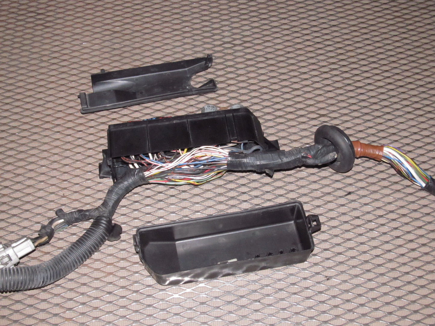 85 86 Toyota MR2 OEM Engine Fuse Box