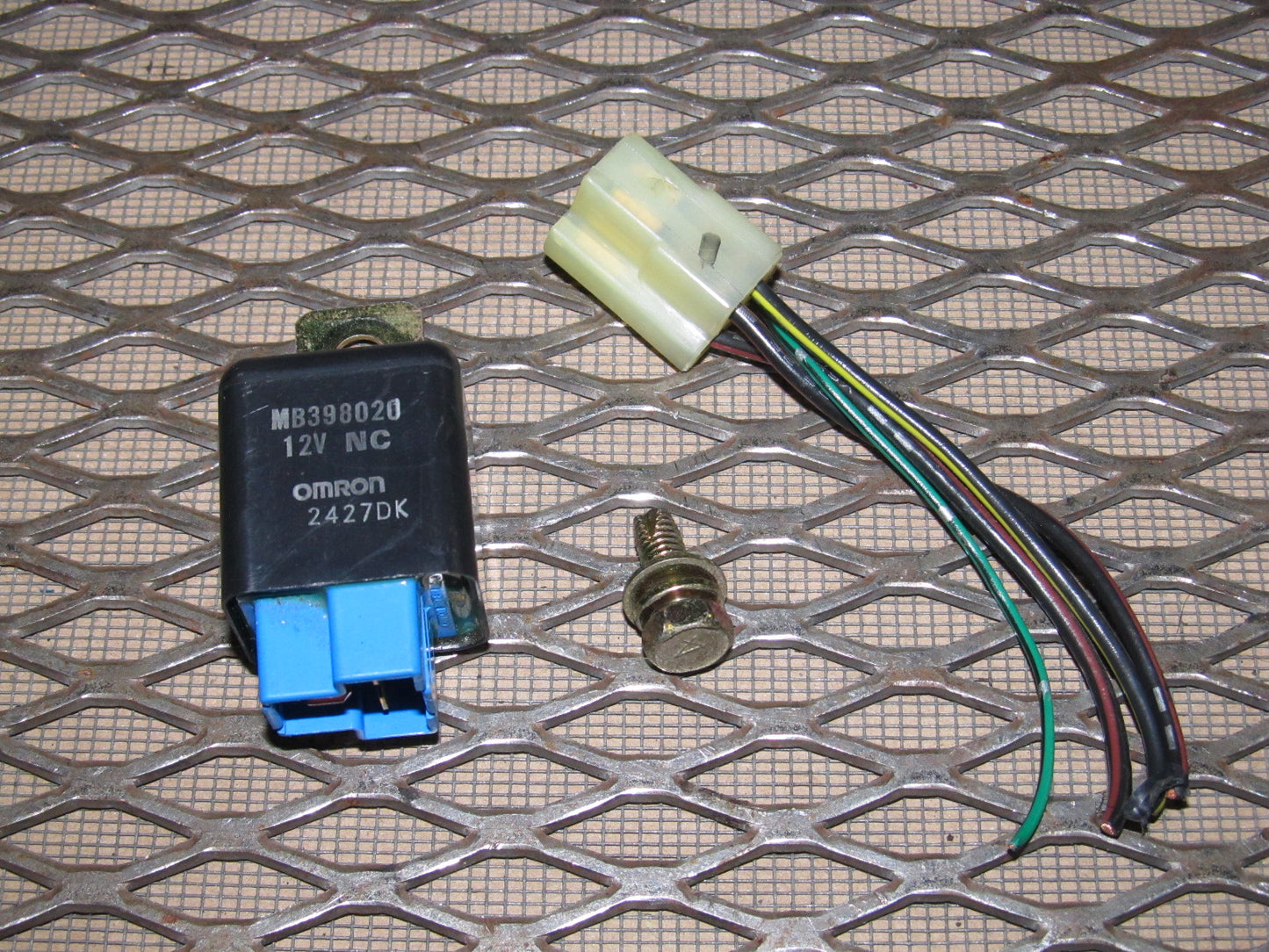 97 98 99 Mitsubishi Eclipse OEM Relay MB398020