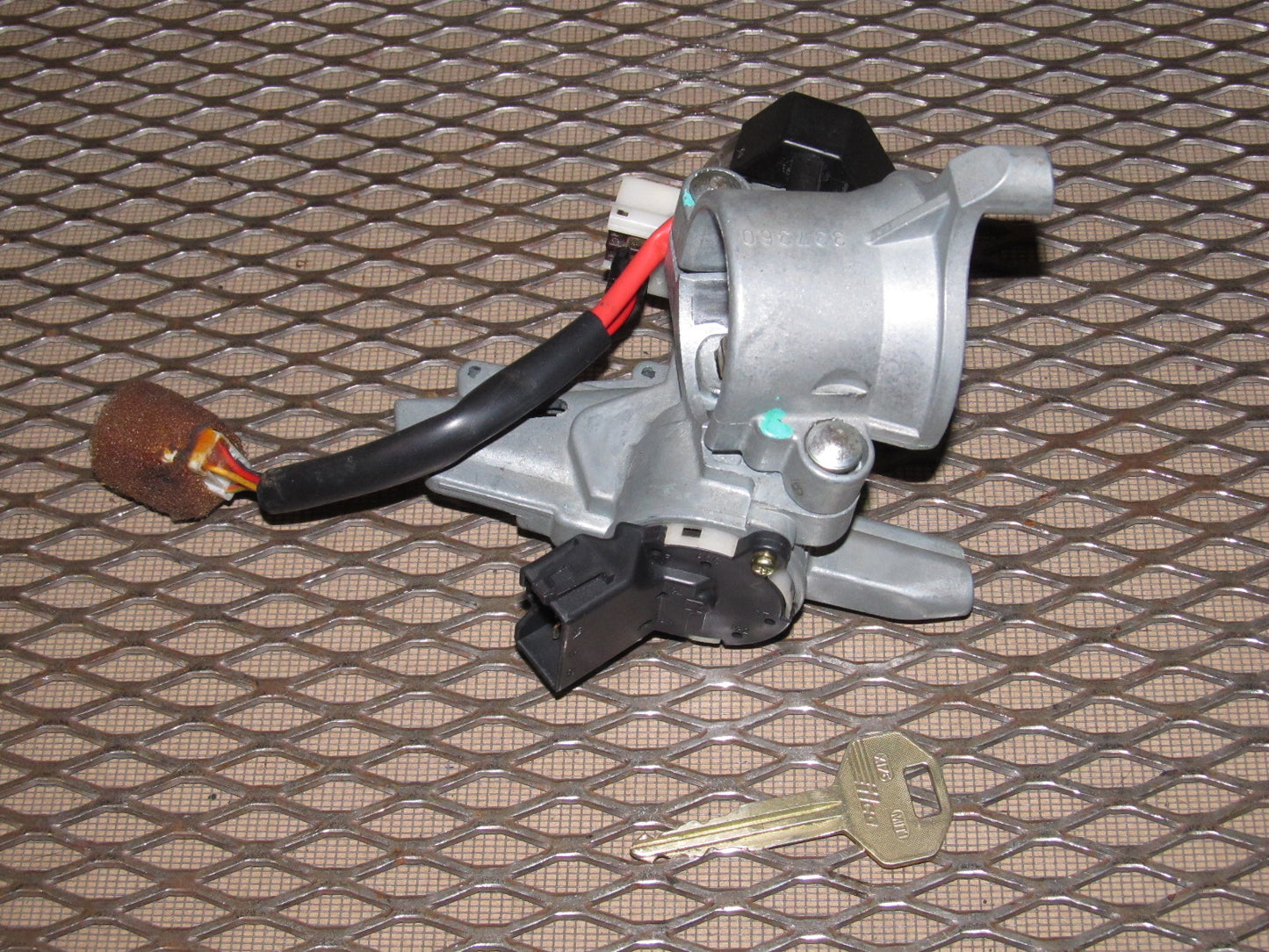 97 98 99 Mitsubishi Eclipse OEM Ignition Lock Cylinder Tumbler Switch & Key