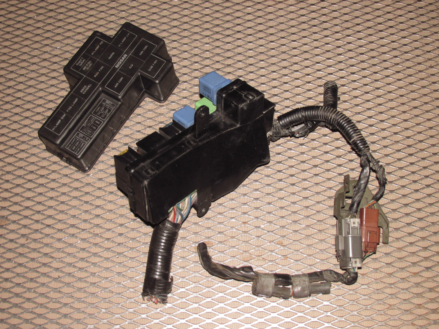 90 91 92 93 94 95 96 Nissan 300zx OEM Engine Fuse Relay Box