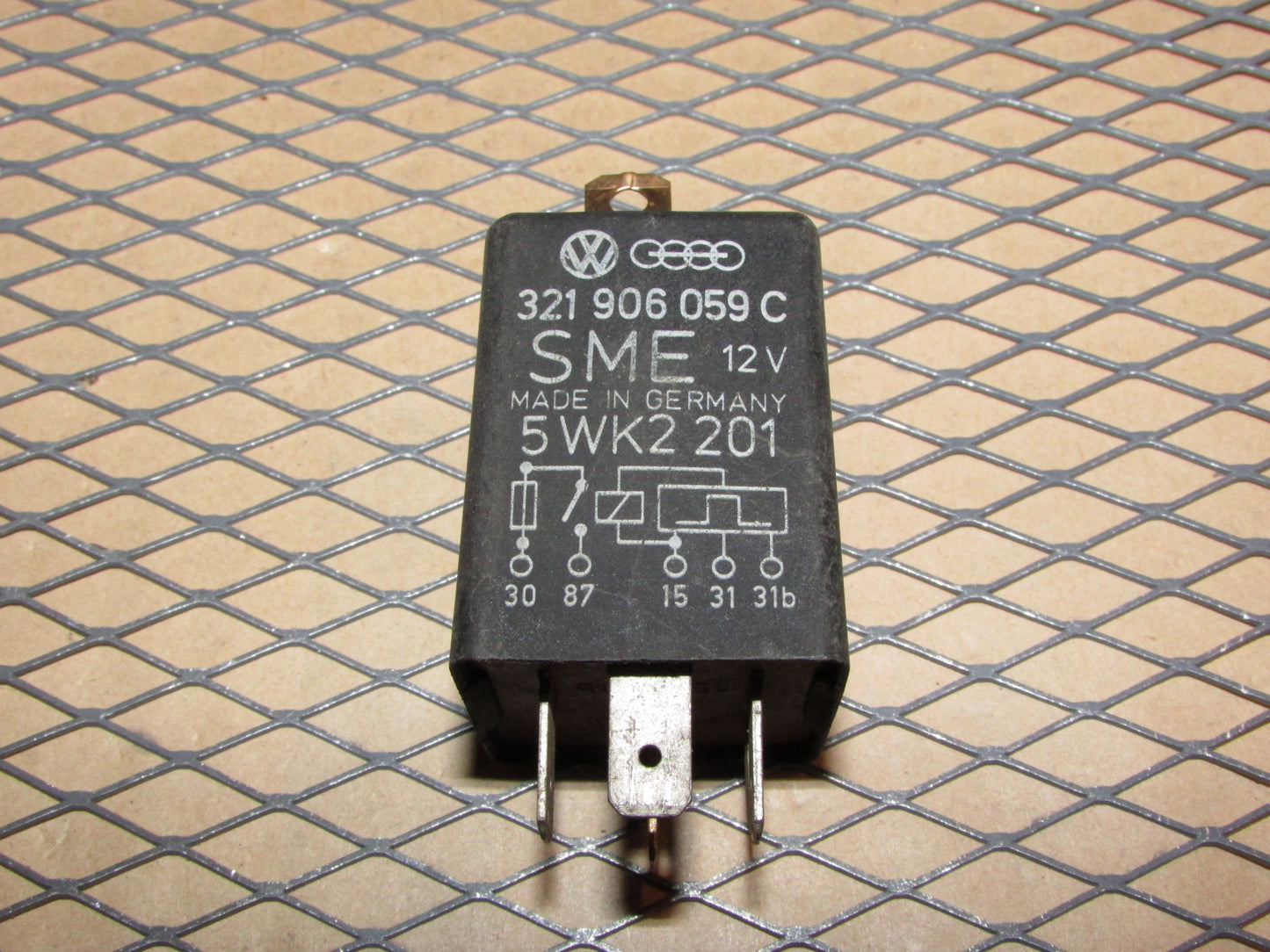 Audi & Volkswagen Relay 321 906 059 C