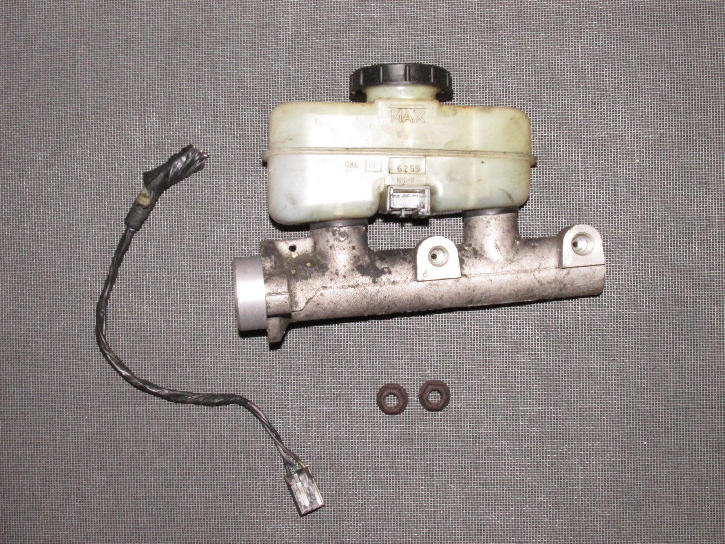 94 95 96 97 Ford Mustang V6 Brake Master Cylinder