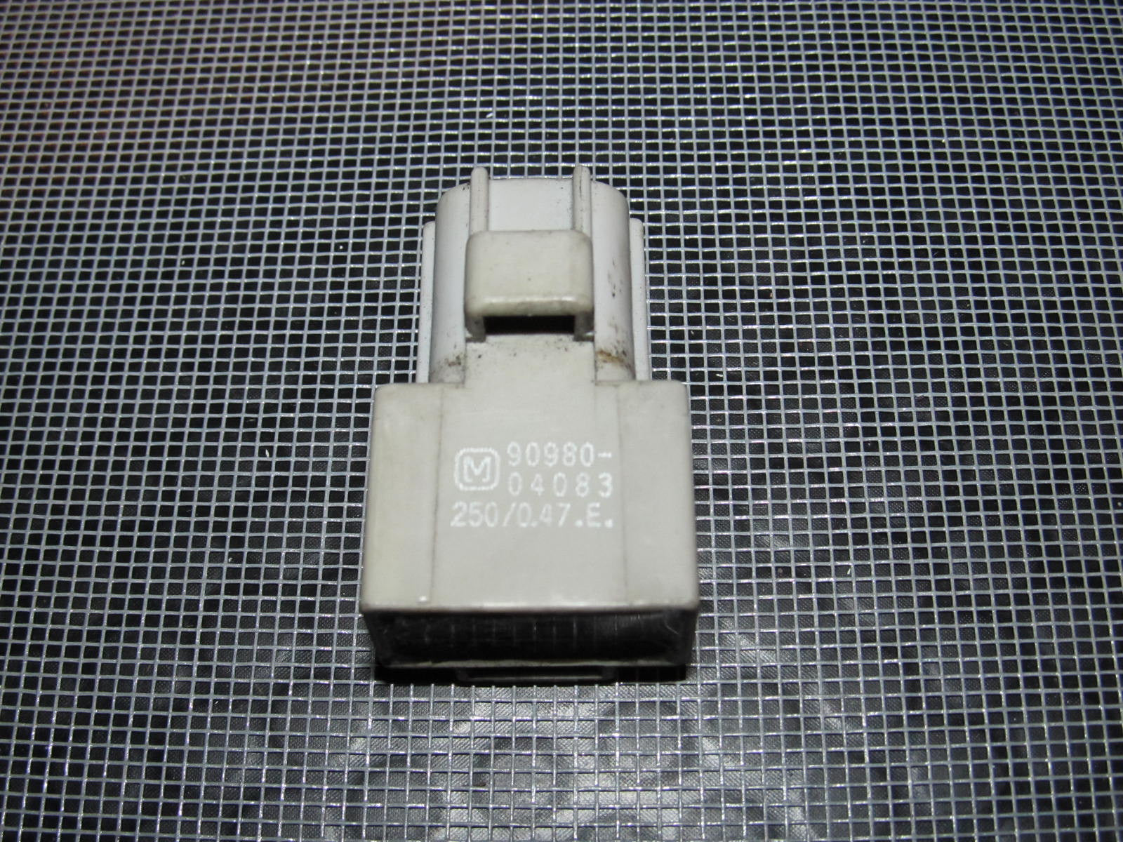 Toyota Celica Ignition Condenser Resistor 90980-04083Toyota Celica Ignition Condenser 90980-04083