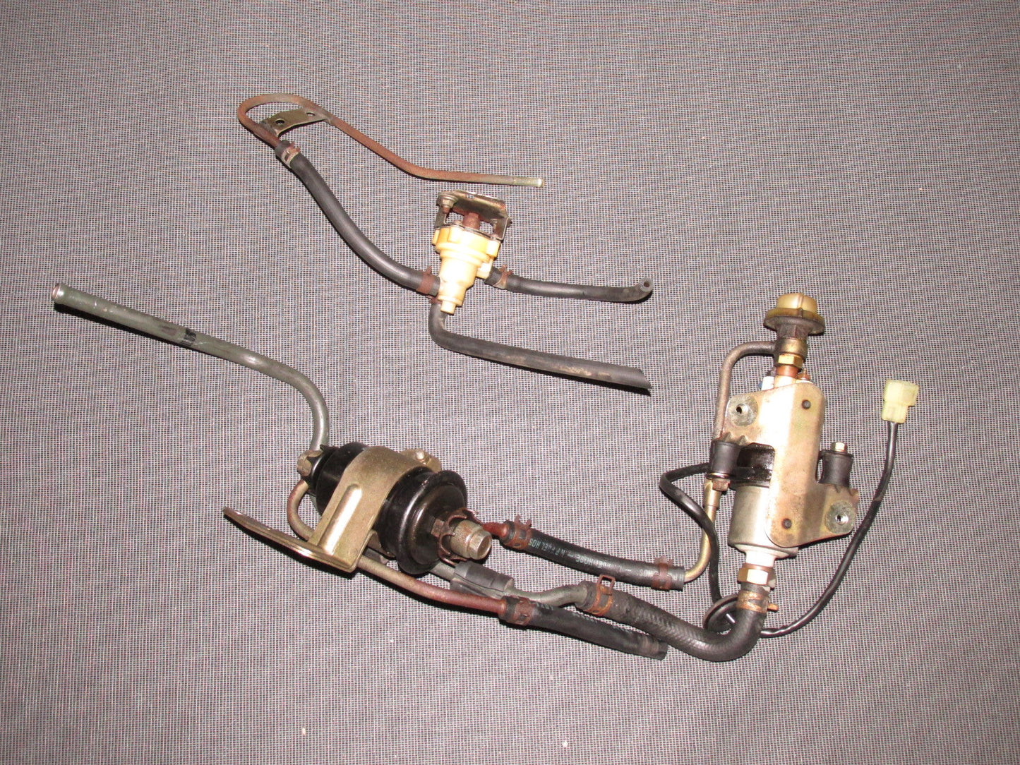 84 85 Mazda RX7 OEM Fuel Pump & Evap Valve Assemble