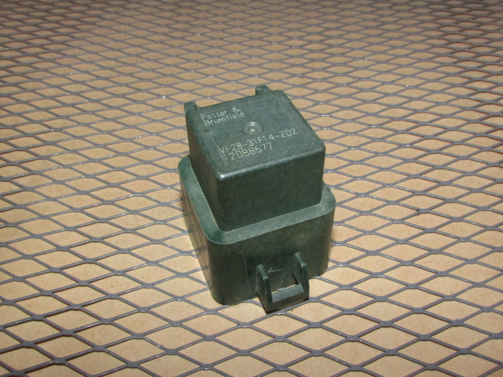 GM Relay VF28-31F14-Z02 / 12088577