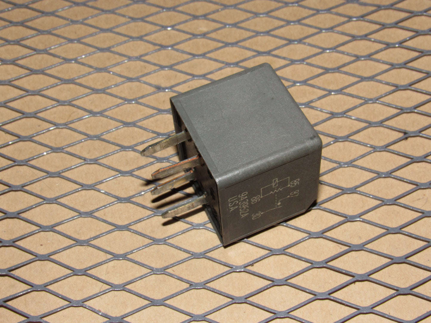 GM Relay VF28-11F14-Z01 / 12088592