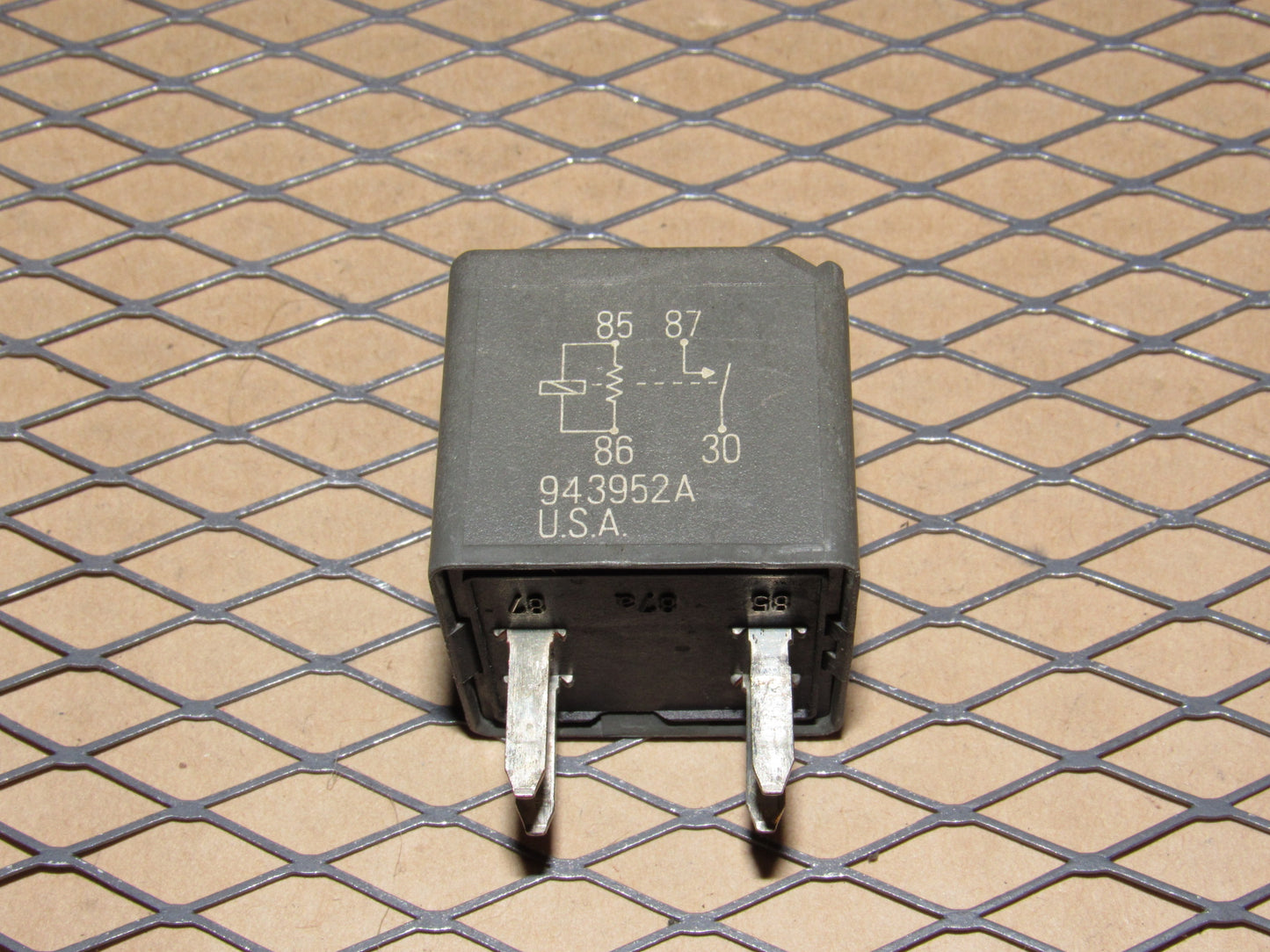 GM Relay VF28-11F14-Z01 / 12088592