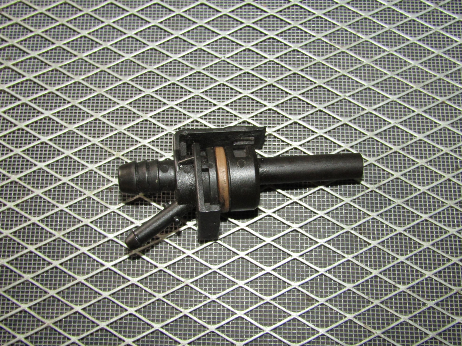 92 93 94 95 BMW 325 OEM Engine PCV Valve