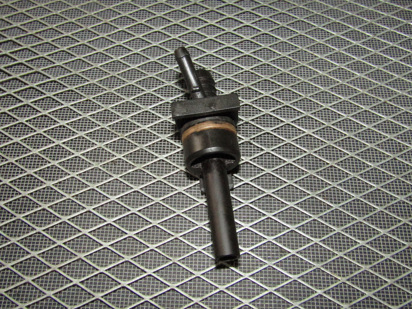 92 93 94 95 BMW 325 OEM Engine PCV Valve