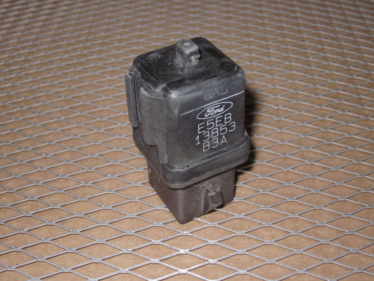 Ford Relay E5EB 13853 B3A