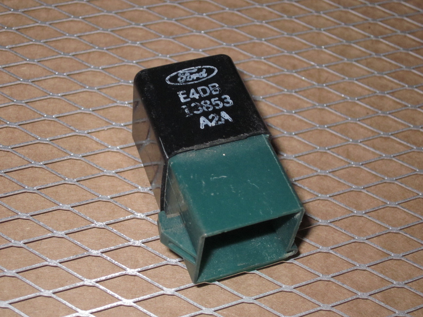 Ford Relay E4DB 13853 A2A