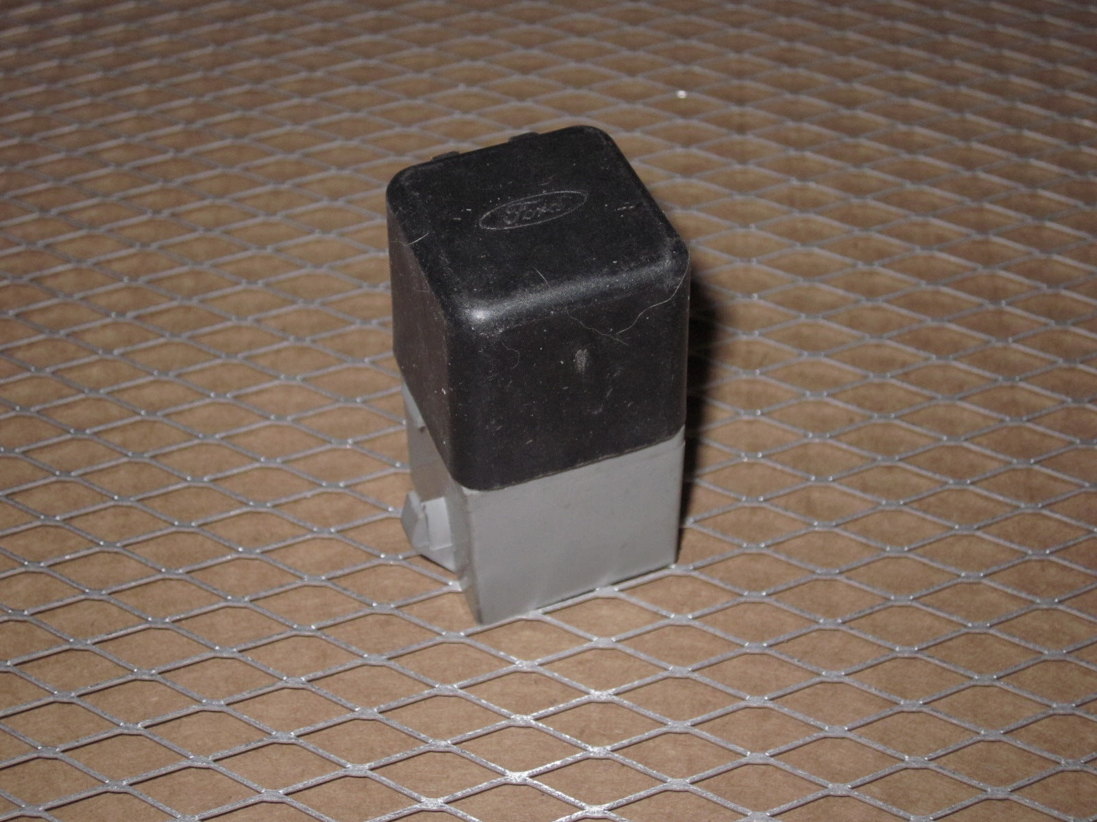 Ford Relay E4EB-13A025