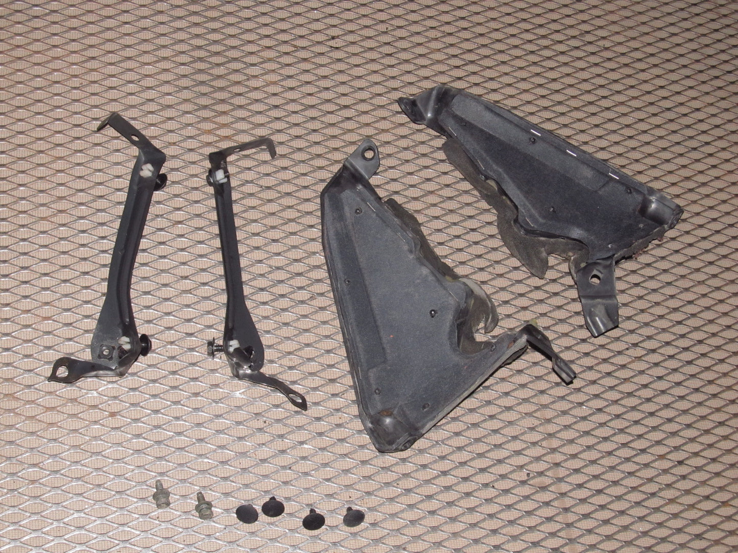 90-96 Nissan 300zx OEM Fender Mounting Bracket