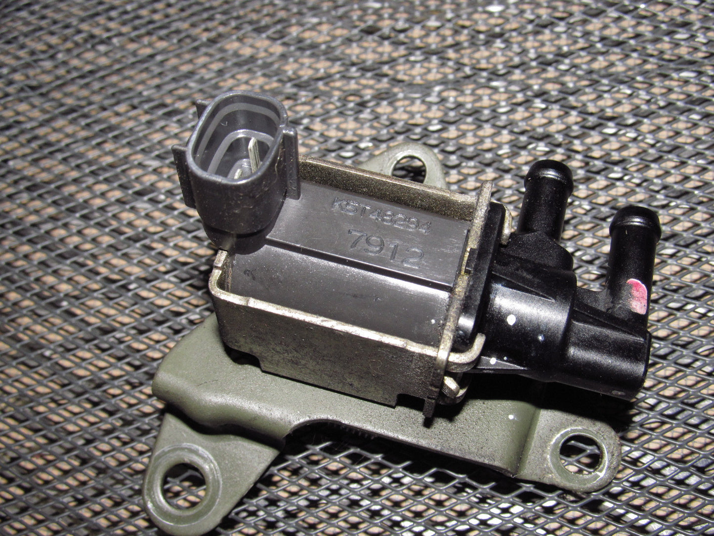 97 98 99 Mitsubishi Eclipse OEM VSV Vacuum Valve