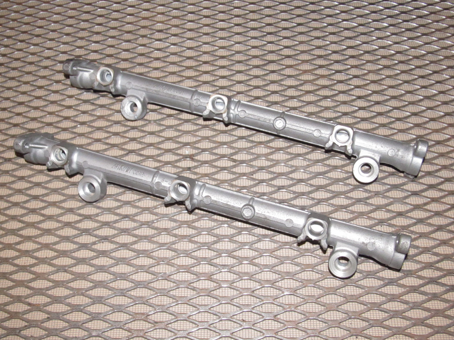 94 95 96 97 Mitsubishi 3000GT OEM Fuel Rail - DOHC NA