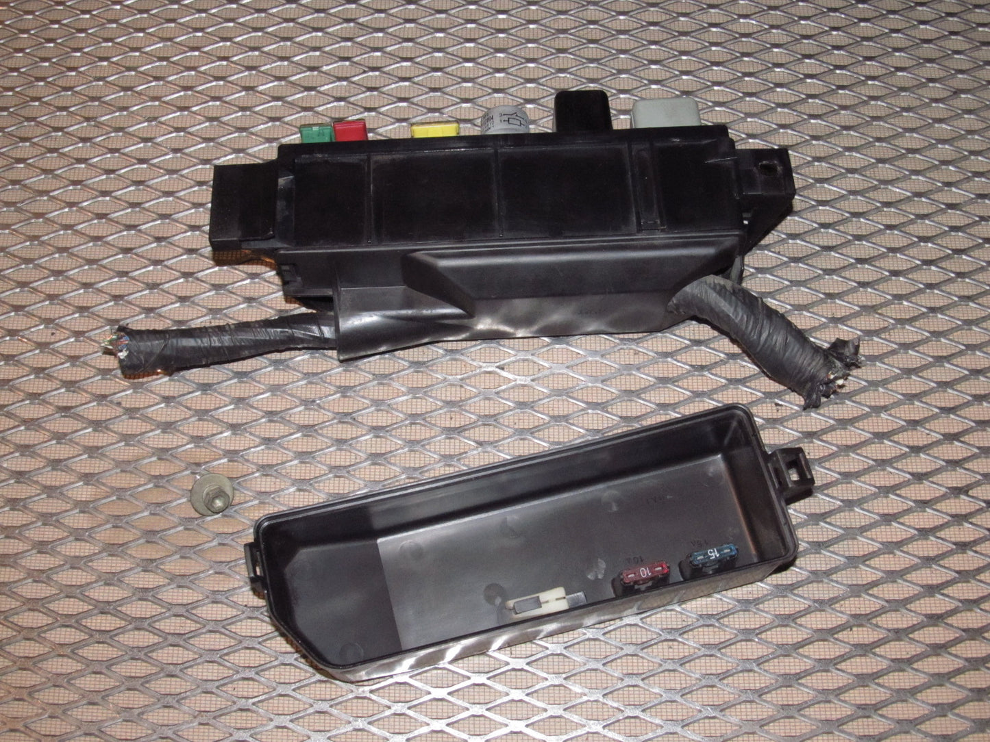 87 88 89 Toyota MR2 OEM Engine Fuse Box