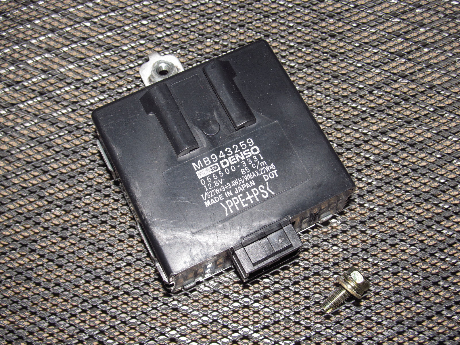 97 98 99 Mitsubishi Eclipse OEM Flasher Relay - MB943259