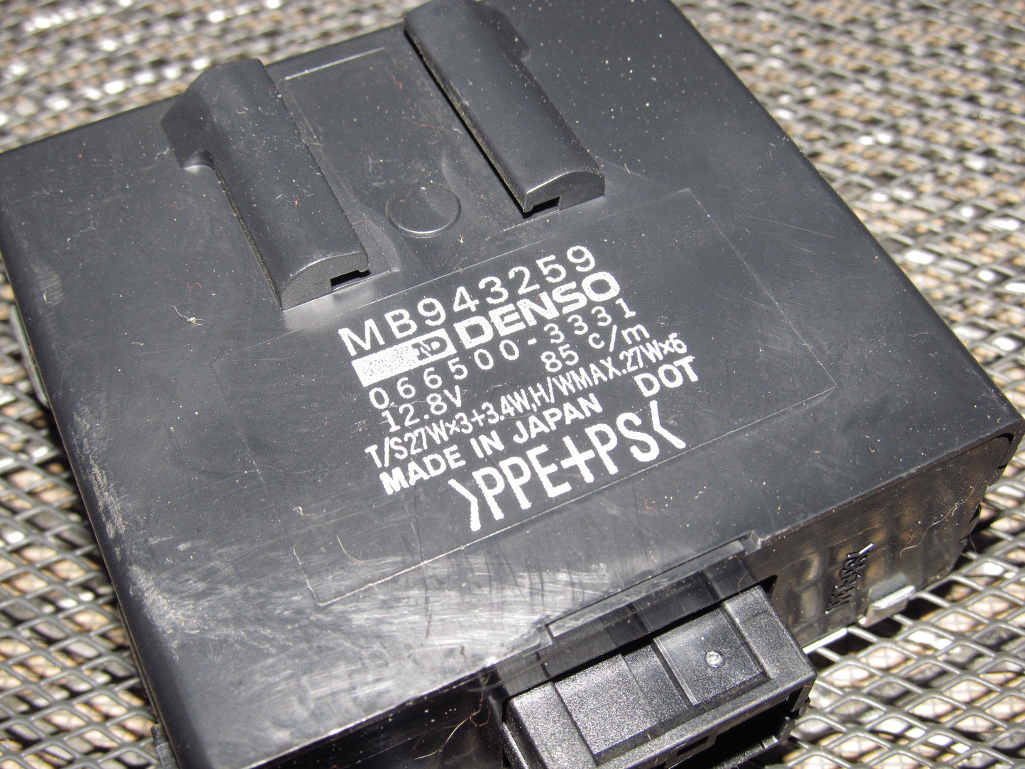 97 98 99 Mitsubishi Eclipse OEM Flasher Relay - MB943259