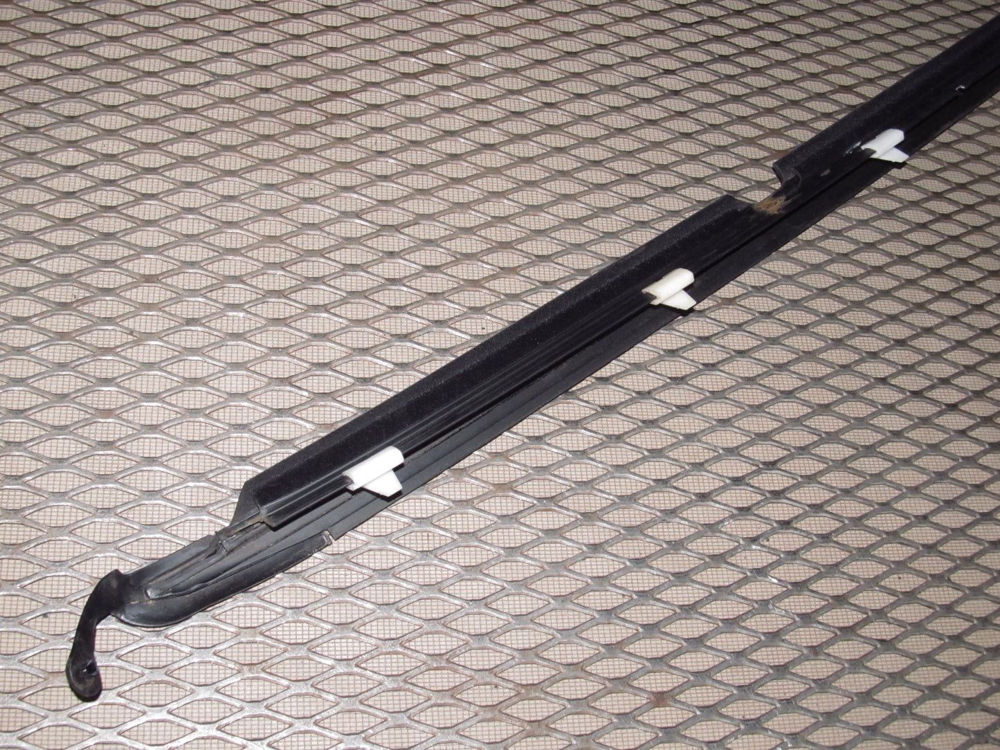 90-93 Mazda Miata OEM Exterior Door Window Guide Moulding - Right